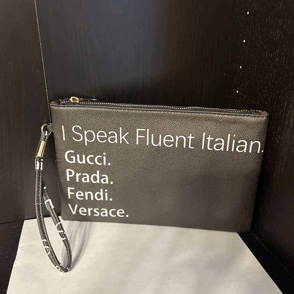 Fashion wristlet